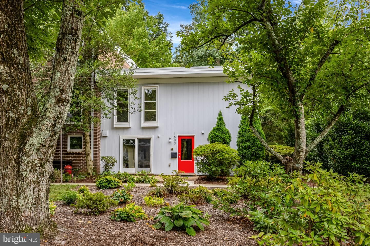 Property Photo: 1600 Wainwright Drive VA 20190