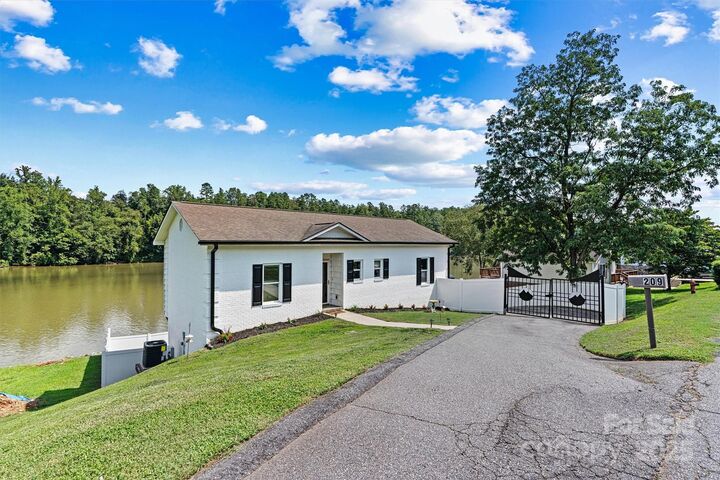 209 Catawba Avenue  Hickory NC 28601 photo