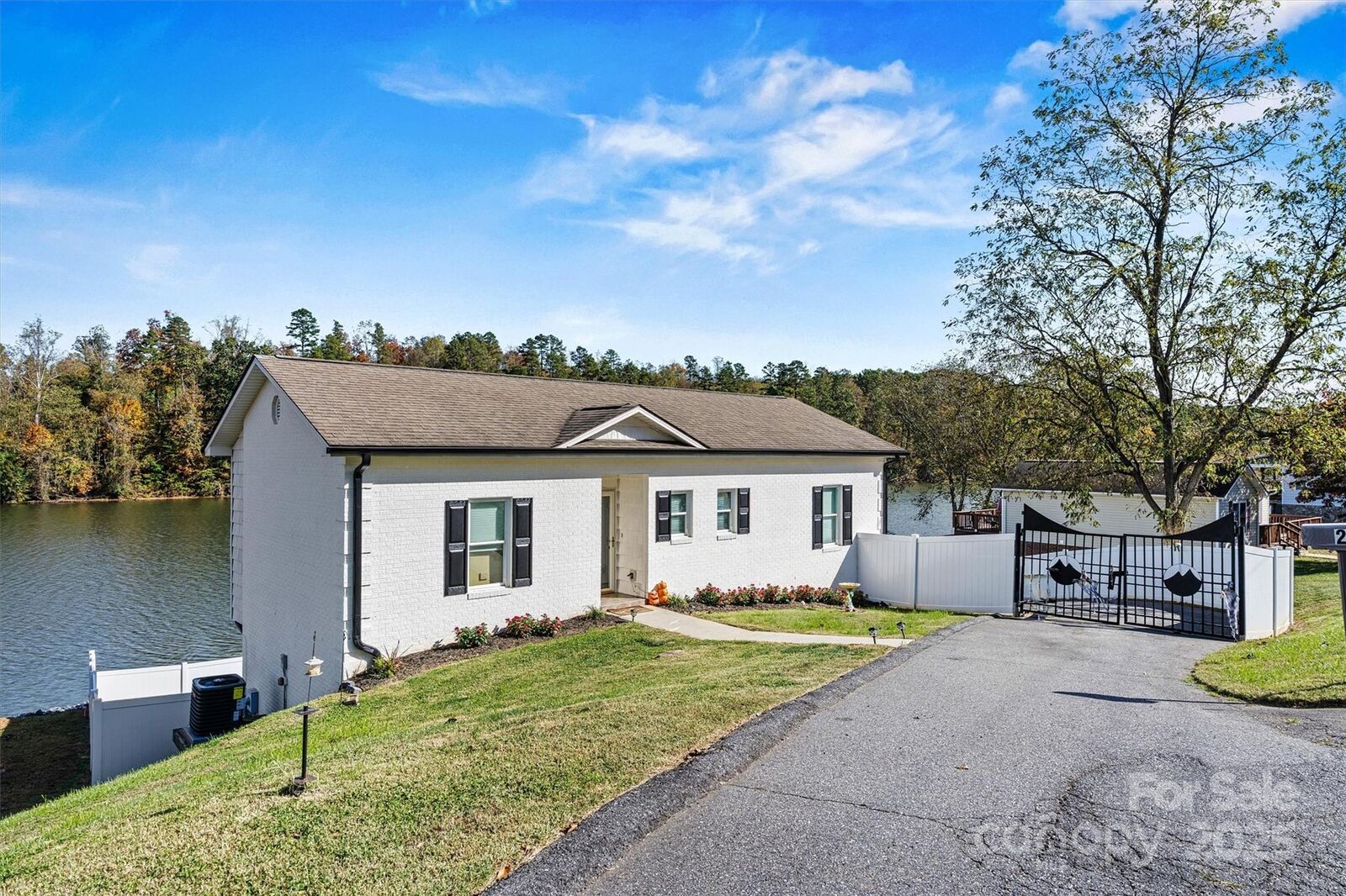 Property Photo: 209 Catawba Avenue NC 28601