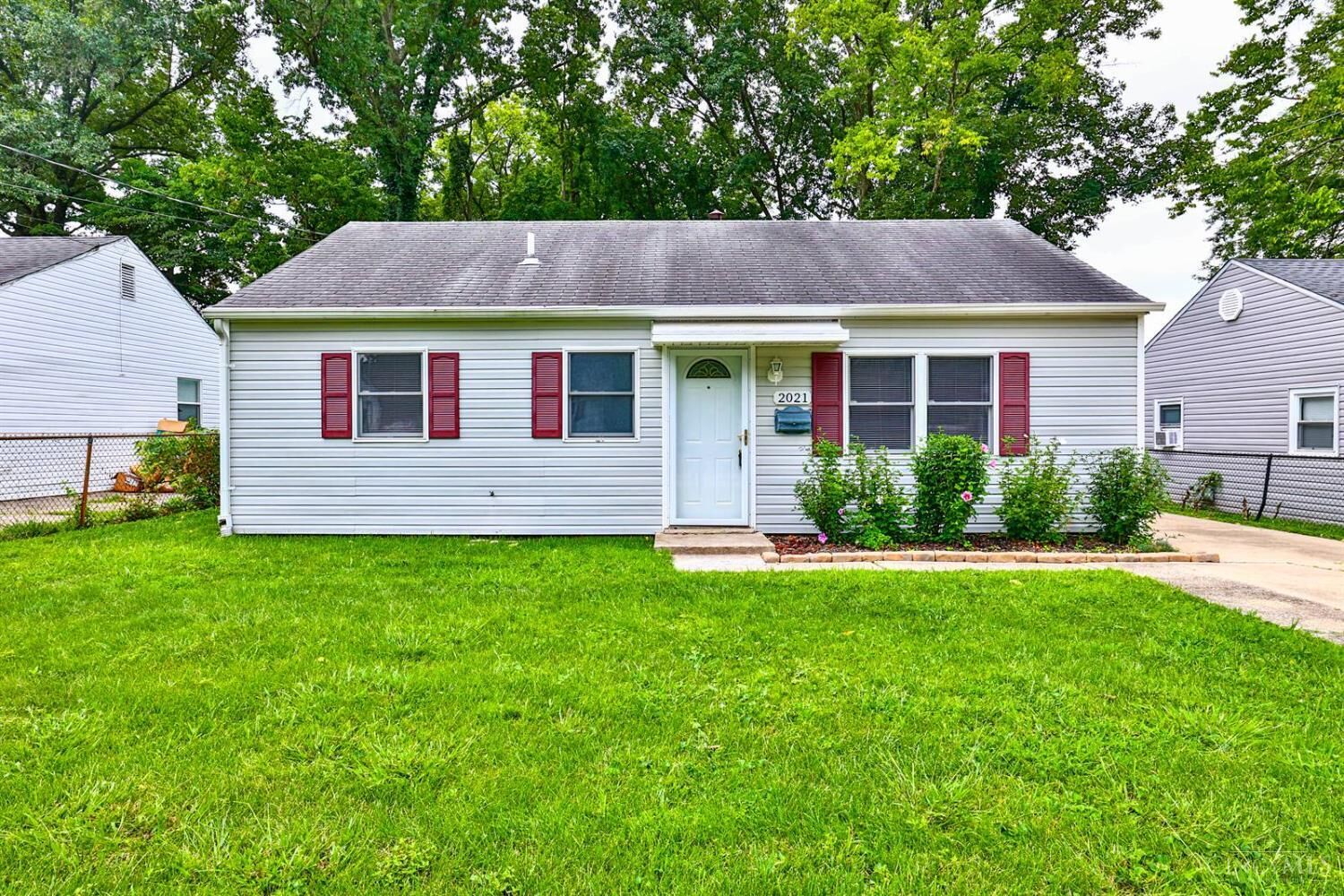 Property Photo: 2021 Catalpa Avenue OH 45239