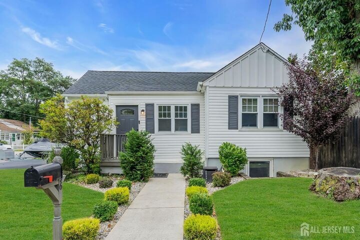 96 Wayside Drive  Keyport NJ 07735 photo