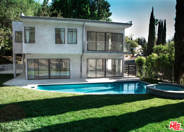 Property Photo:  11200 Dona Lola Dr  CA 91604 