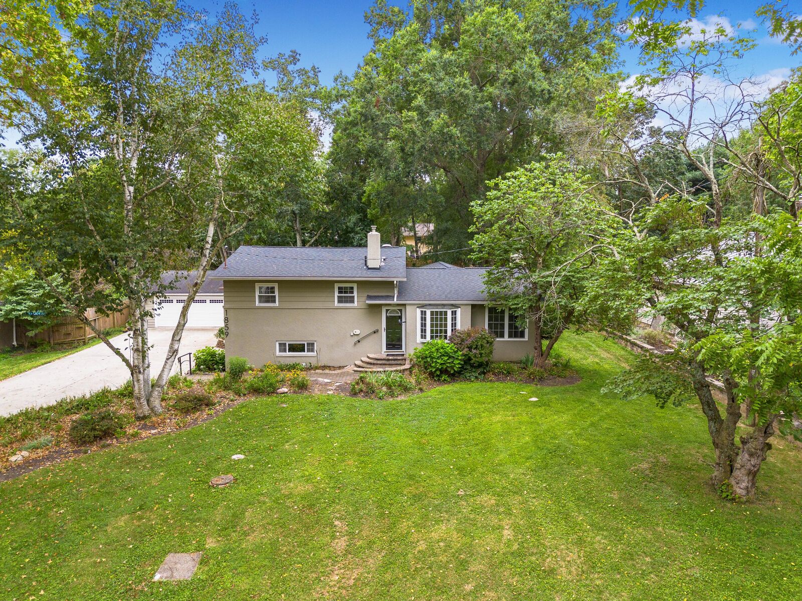 Property Photo: 1859 Snouffer Road OH 43085
