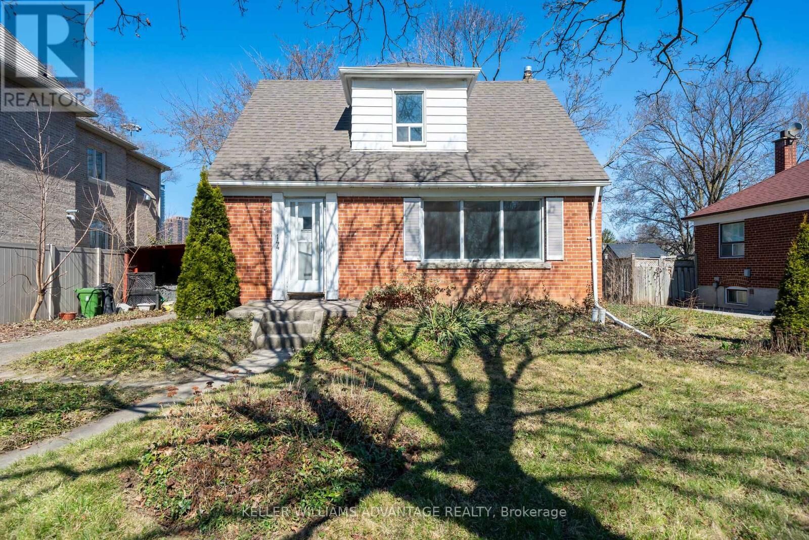Property Photo:  144 Upper Canada Drive North  ON M2P 1S8 