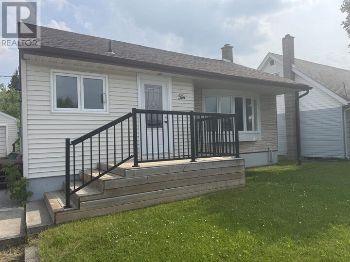 Property Photo: 10 Wenonah Dr ON P0T 2C0