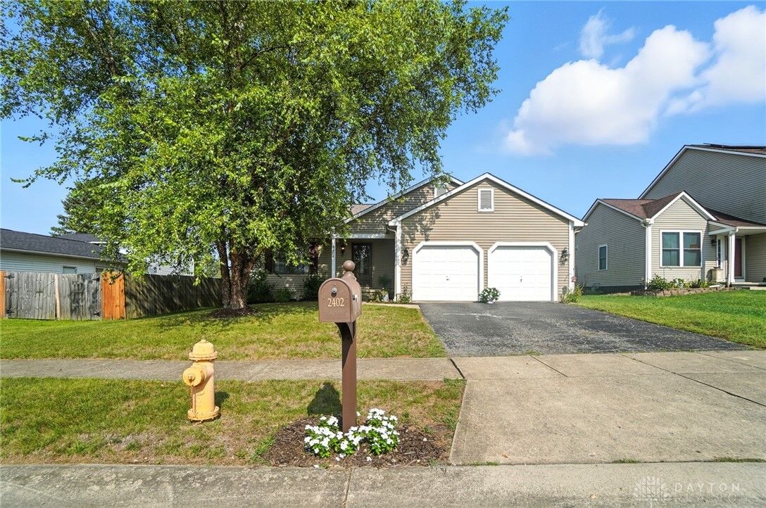 Property Photo: 2402 Rock Creek Court OH 43123