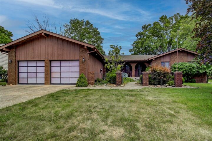 Property Photo: 2404 N Longwood Drive IL 62526