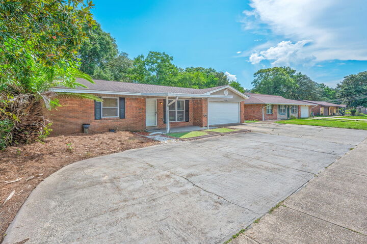 Property Photo: 710 E Hollywood Boulevard FL 32569