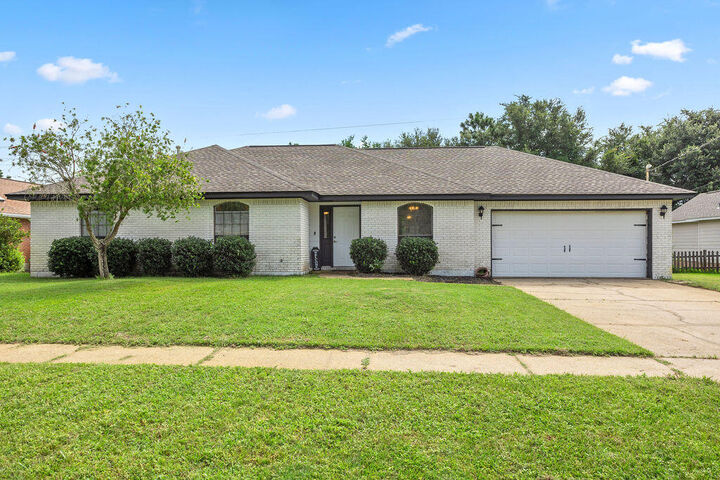 Property Photo: 2240 Prytania Circle FL 32566