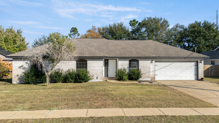 Property Photo:  2240 Prytania Circle  FL 32566 