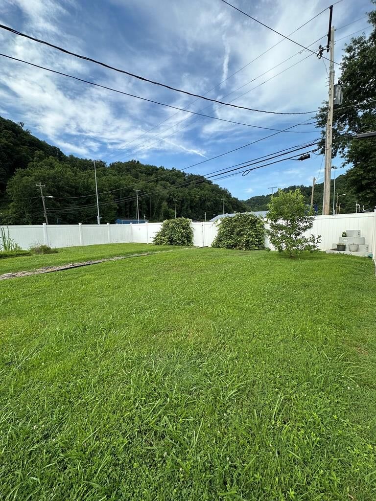 Property Photo:  512 8th Street  KY 41240 