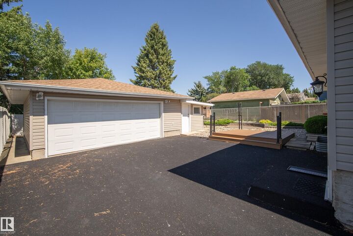 Property Photo:  8 Gravenhurst Crescent  AB T8A 3C4 