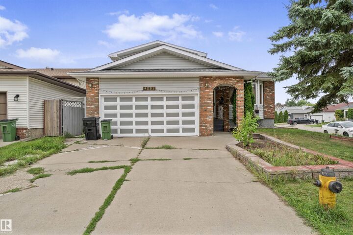 4231 32 Avenue NW  Edmonton AB T6L 3W5 photo