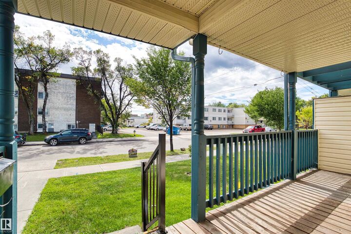 Photo de la propriété:  10516 108 Avenue NW  AB T5H 4M8 
