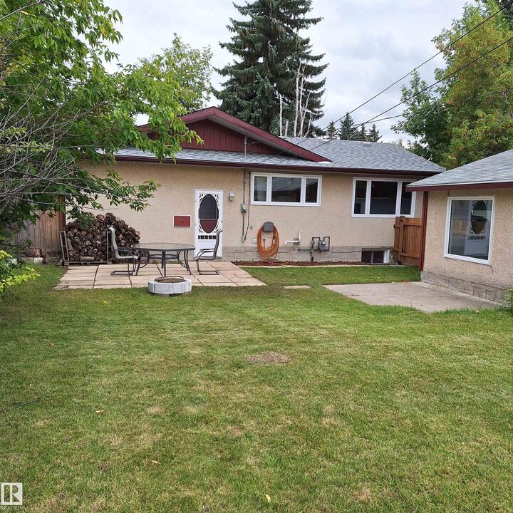 Property Photo: 893 Birch Avenue AB T8A 1X4