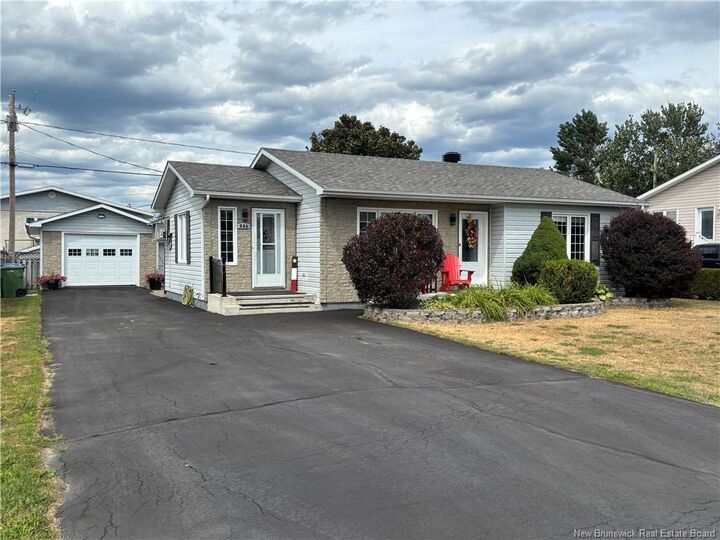 846 Rue St-Pierre  Beresford NB E8K 1S2 photo