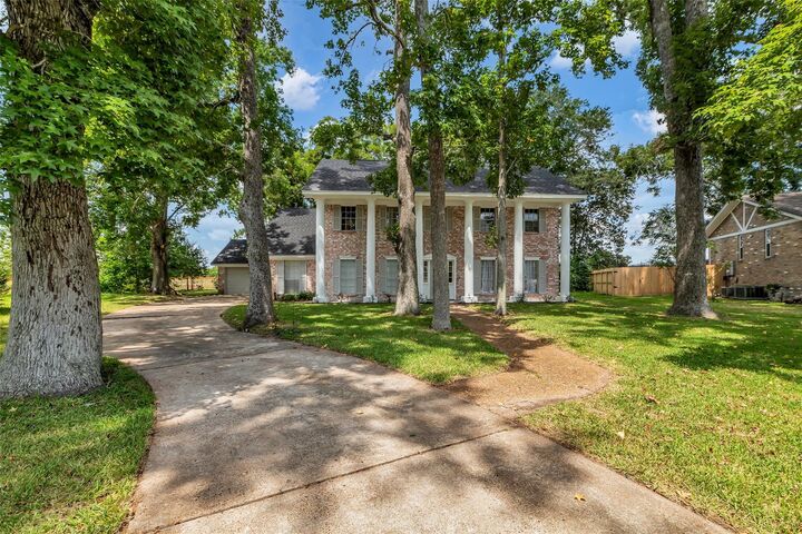 Property Photo: 251 Saint Cloud Drive TX 77546