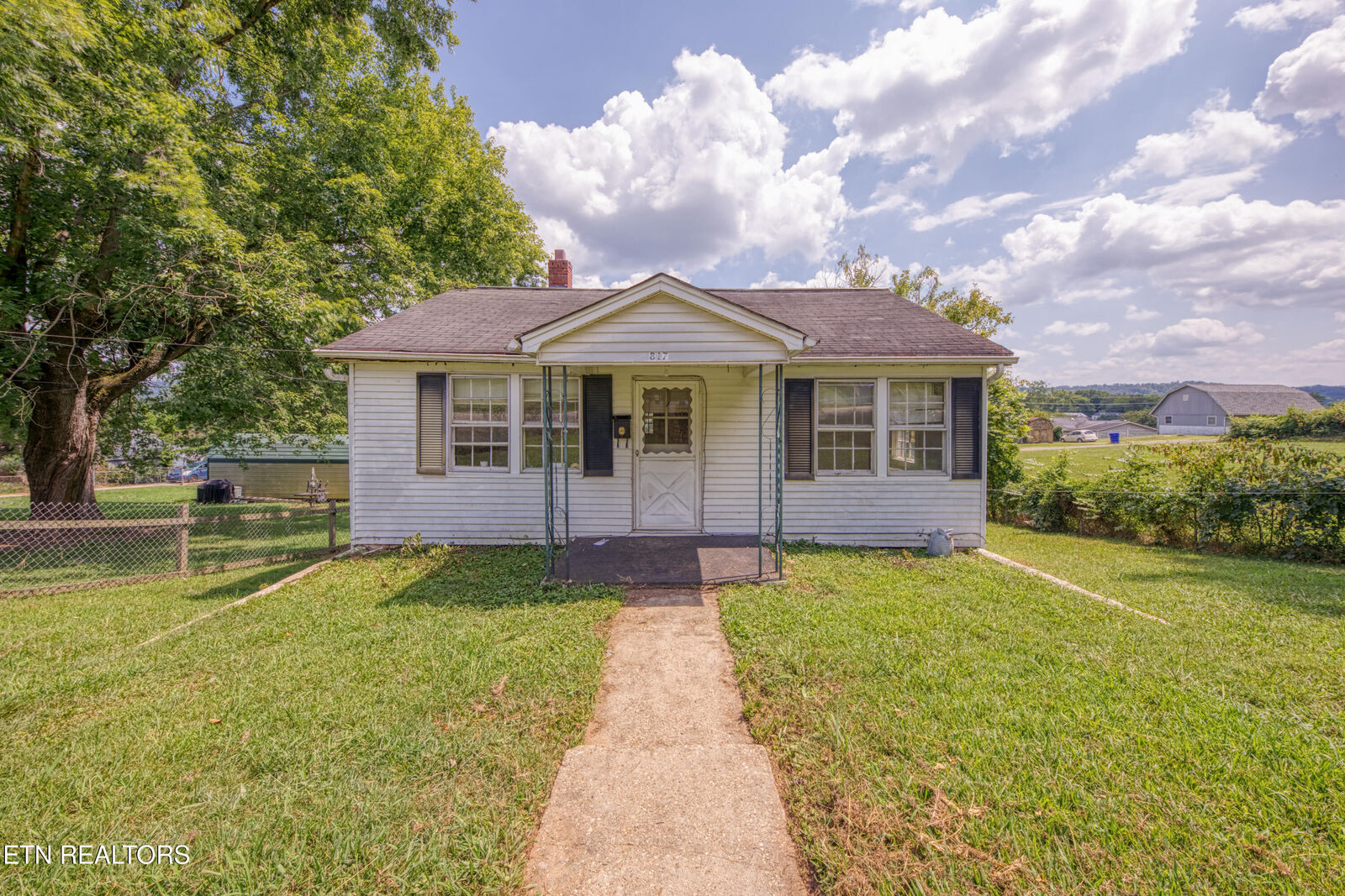 Property Photo: 817 Medaris St TN 37716