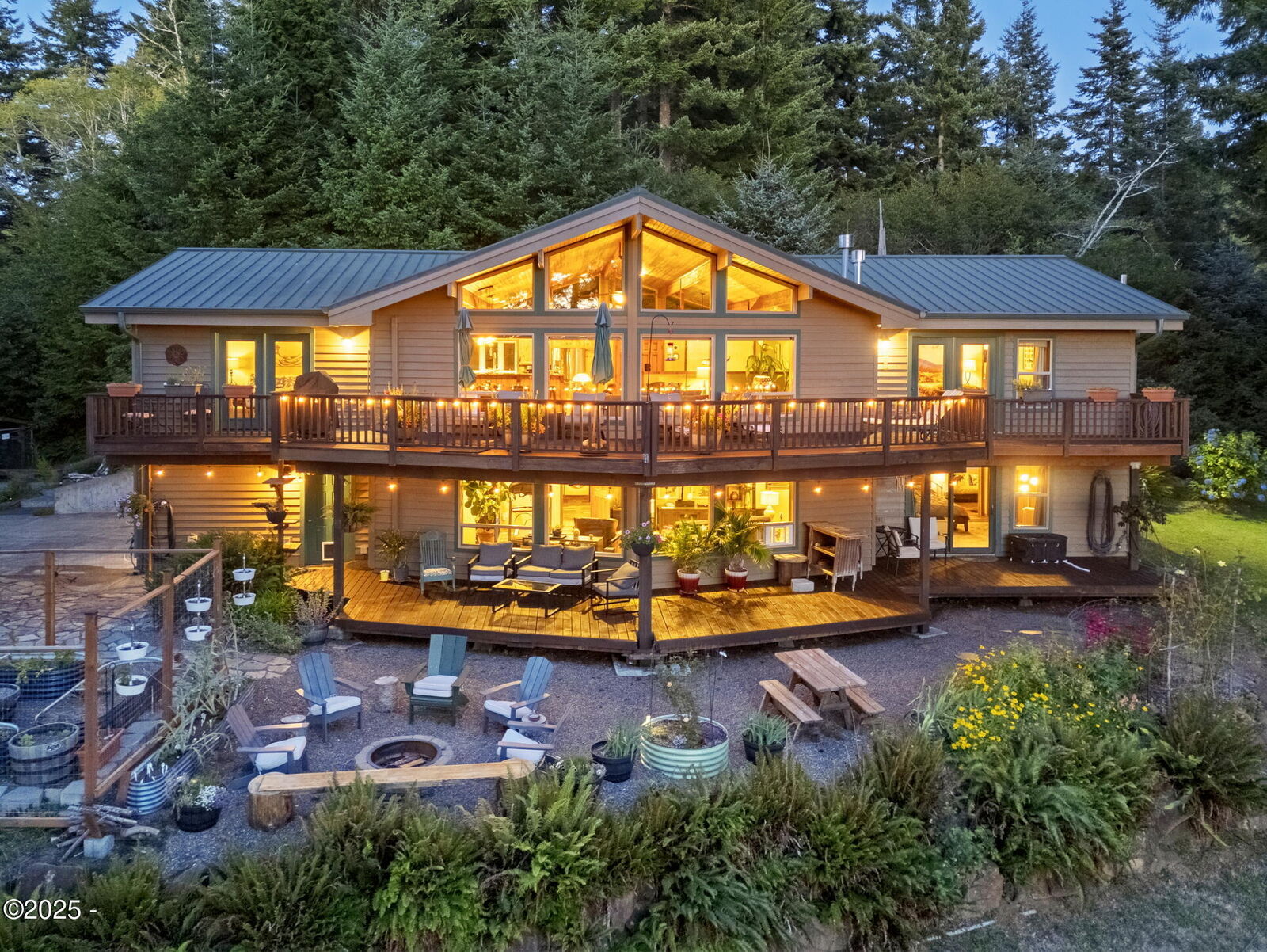 Property Photo: 7667 NE Park Lane OR 97368