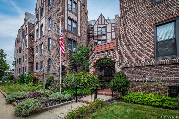 Property Photo:  12 Hempstead Avenue 2  NY 11570 