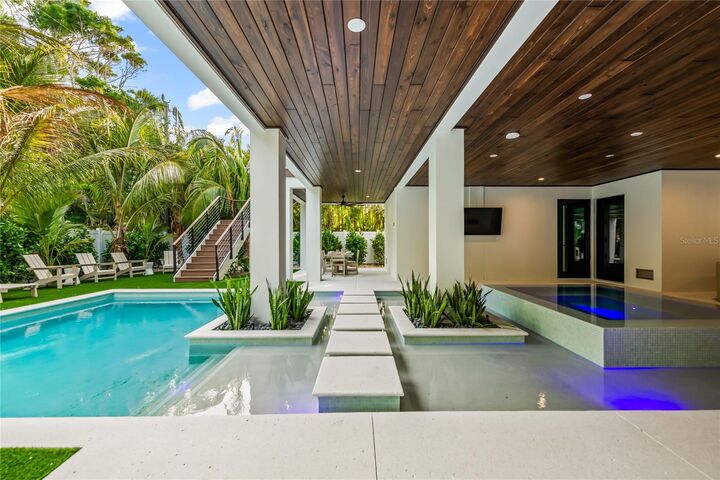 Property Photo:  107 Maple Avenue  FL 34216 