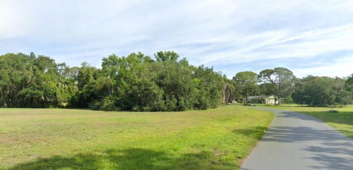 Property Photo:  716 Ryan Road  FL 33876 