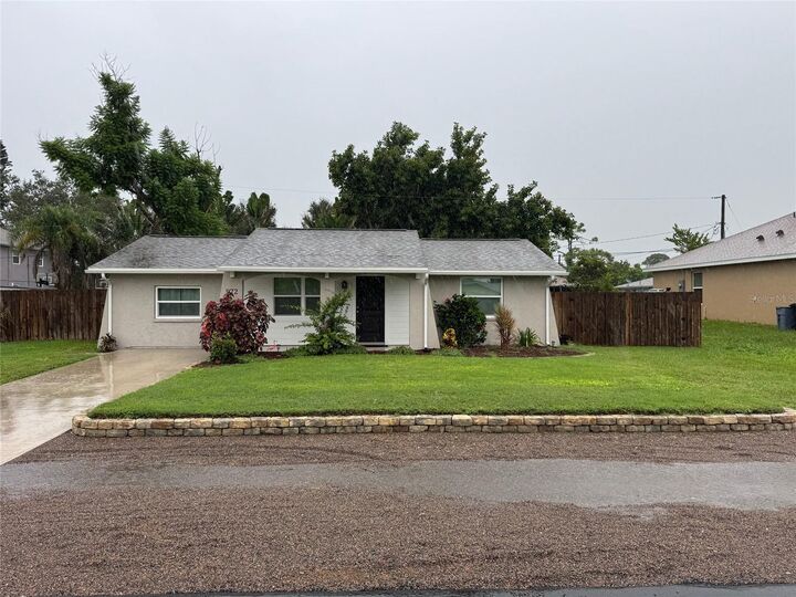 Property Photo: 972 Ponderosa Road FL 34293