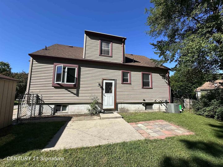 Property Photo:  