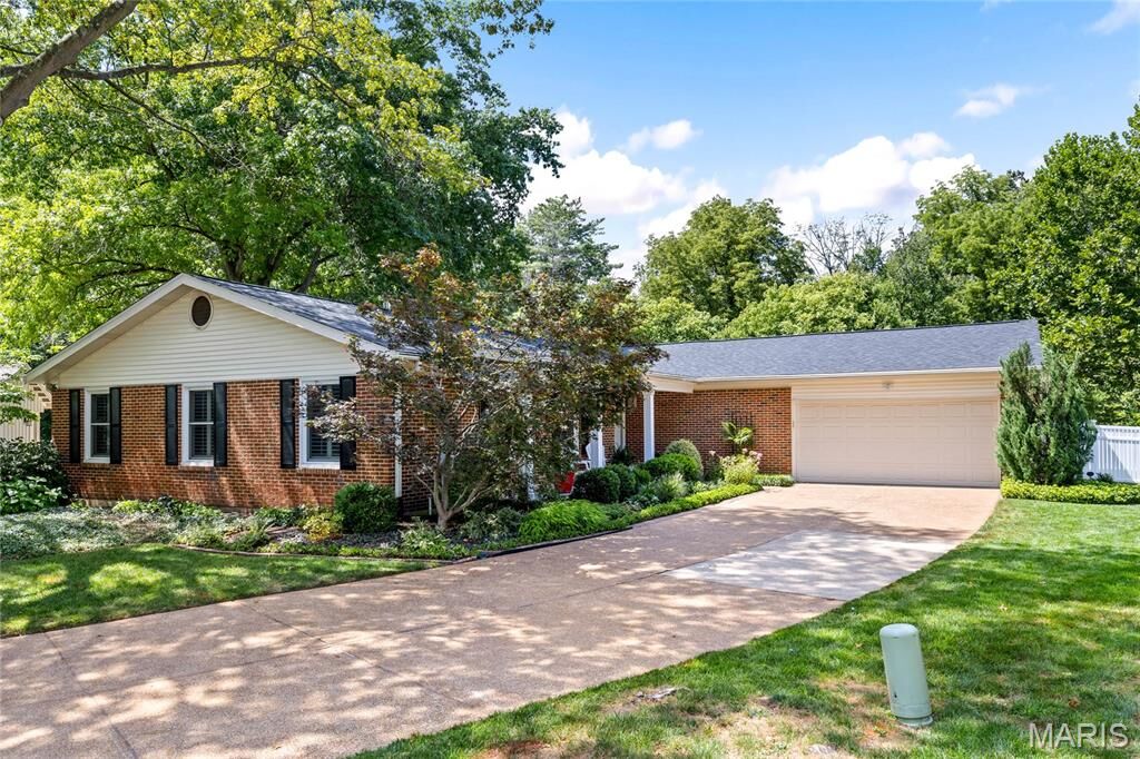 Property Photo: 1305 Weidmann Estates Court MO 63011