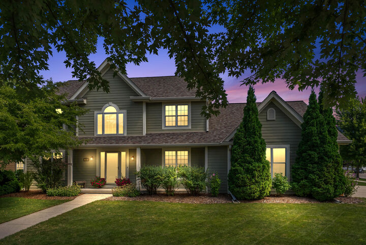 Property Photo:  1090 Canary Ct  WI 53024