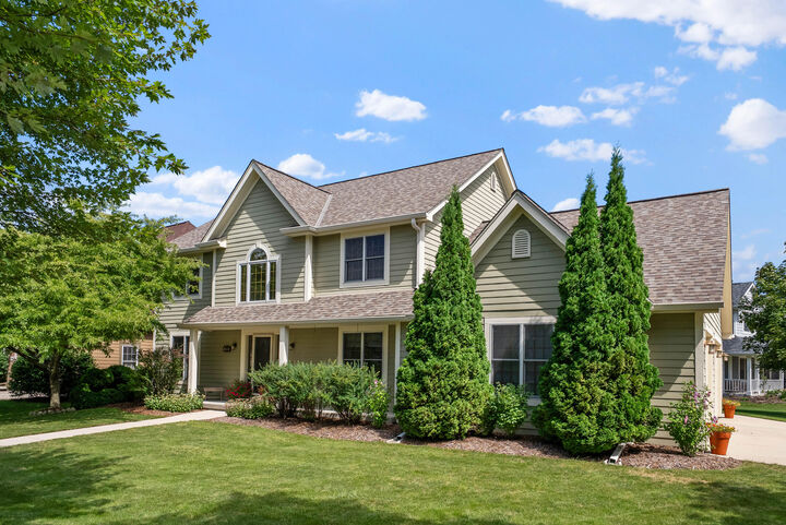 Property Photo: 1090 Canary Ct WI 53024