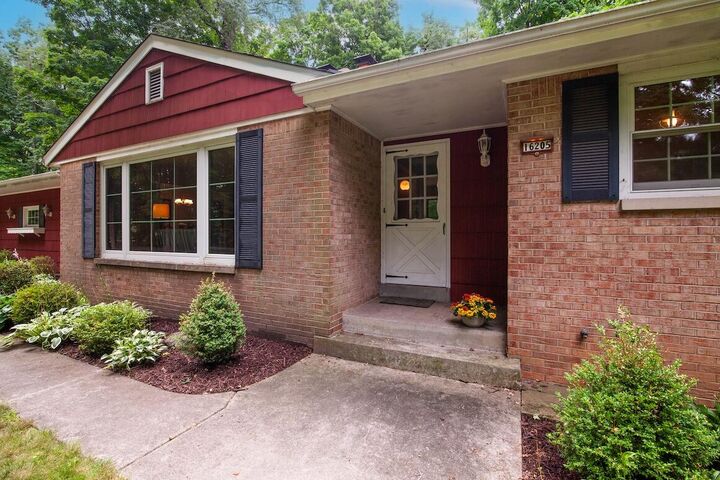 Property Photo: 16205 Fernwood Ln WI 53005