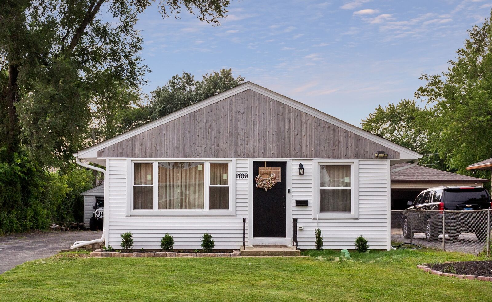 Property Photo:  1709 13th Street  IL 60085 