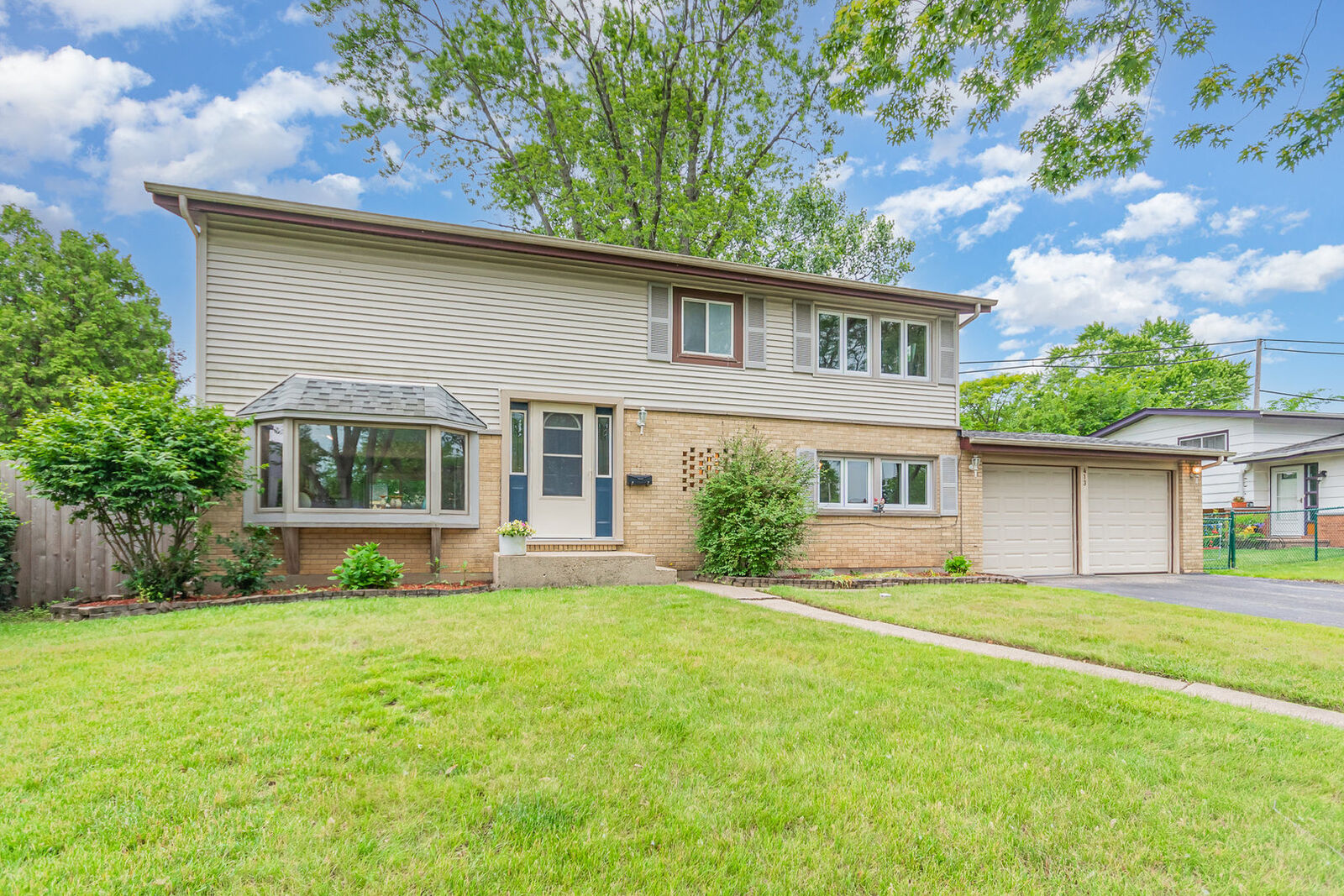 Property Photo: 413 Northshore Drive IL 60060
