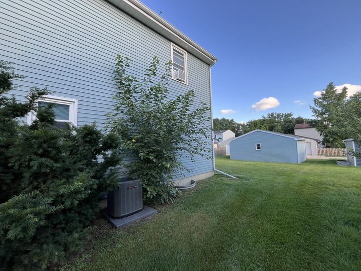 Property Photo: 1008 Geneva Drive IL 60134