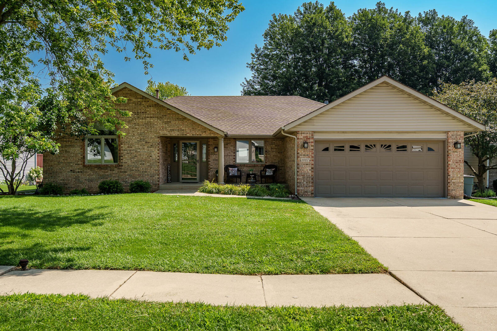 Property Photo:  1007 Brittania Way  IL 61108 