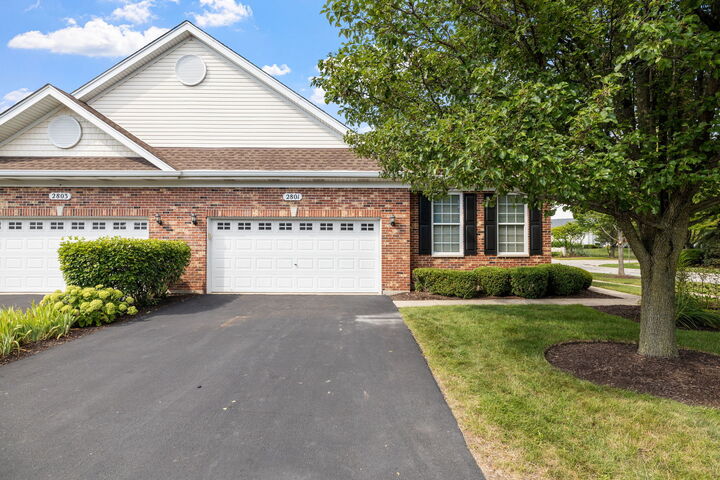 Property Photo: 2801 Bond Circle IL 60563