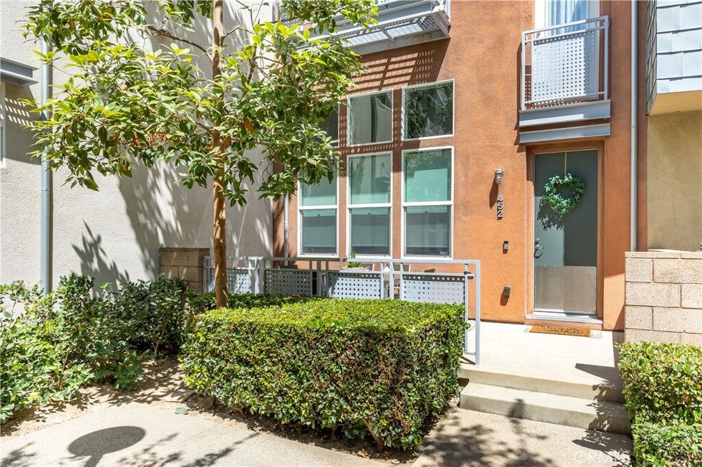 Property Photo: 452 E Jeanette Lane CA 92705