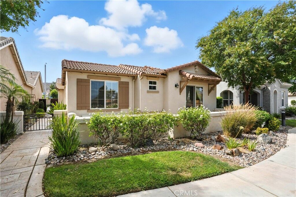 Property Photo: 270 Cog Hill CA 92545