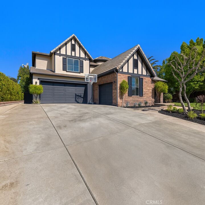 Property Photo:  27126 Coral Bells Way  CA 92562