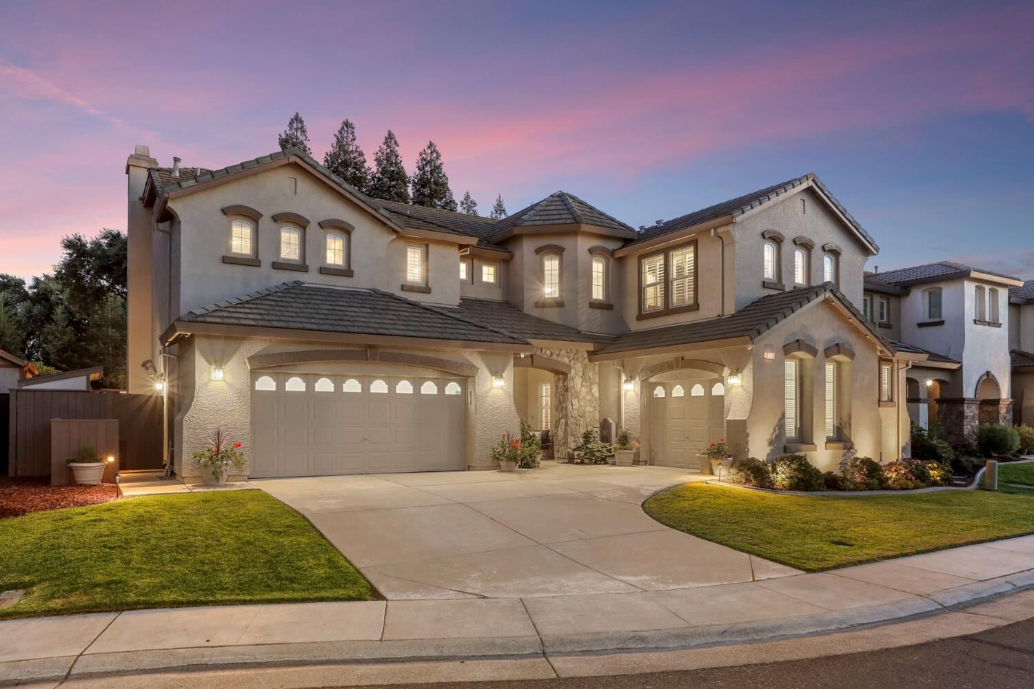 Property Photo: 7300 Danberg Way CA 95757