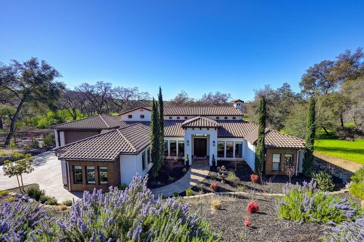 Property Photo: 1562 Camino Verdera CA 95648