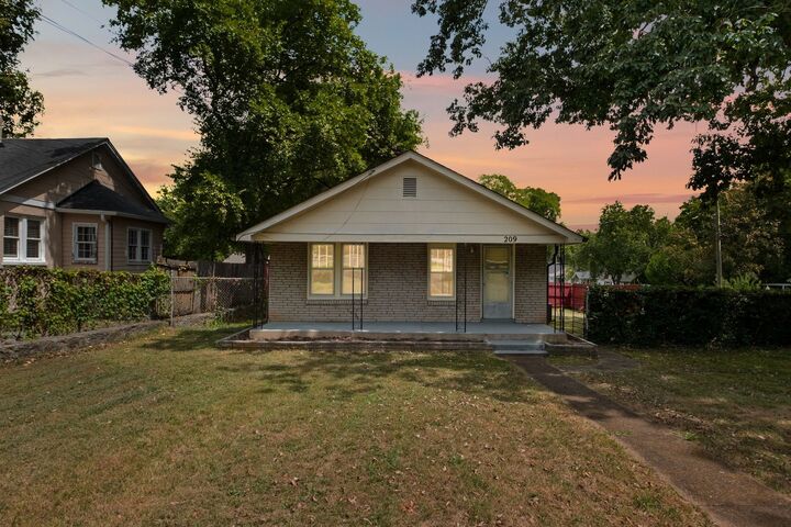 Property Photo: 209 Forest Park Rd TN 37115