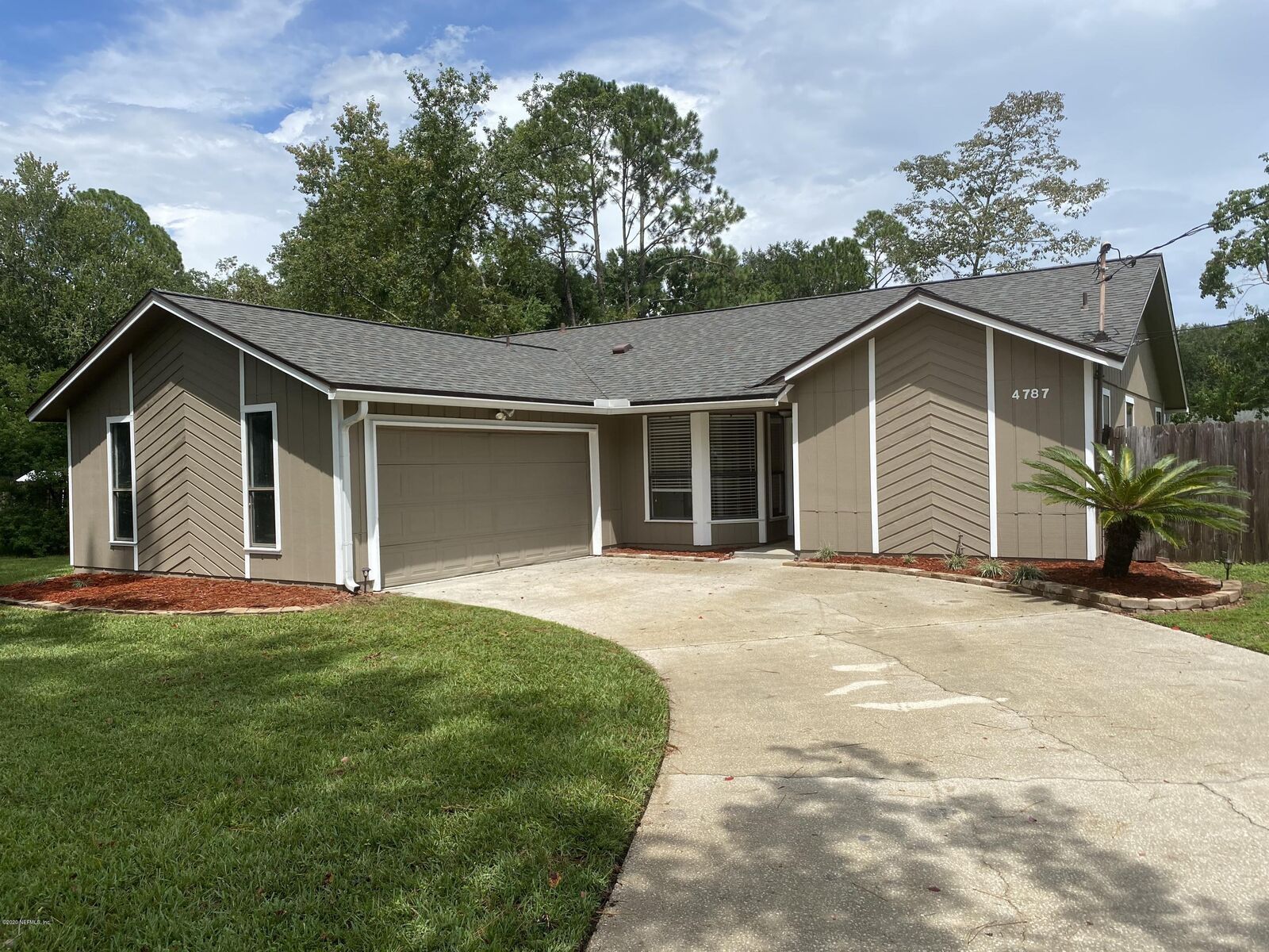 Property Photo: 4787 Pine Avenue FL 32003
