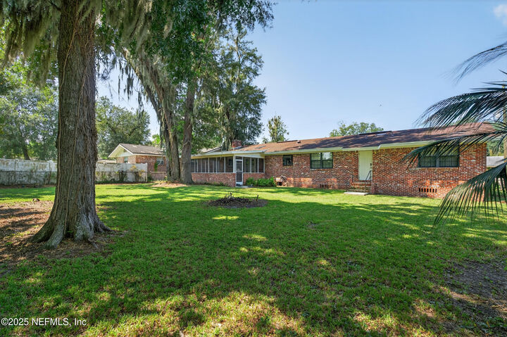 Property Photo: 1619 Mt Vernon Drive FL 32210