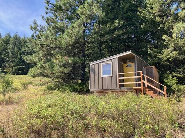 Property Photo: 137 Matsen Creek Rd WA 99141