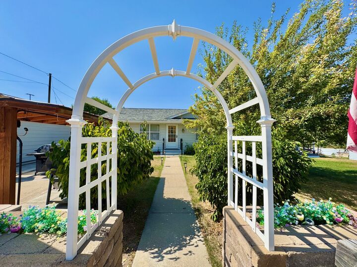 Property Photo: 2401 Cannon Street MT 59601