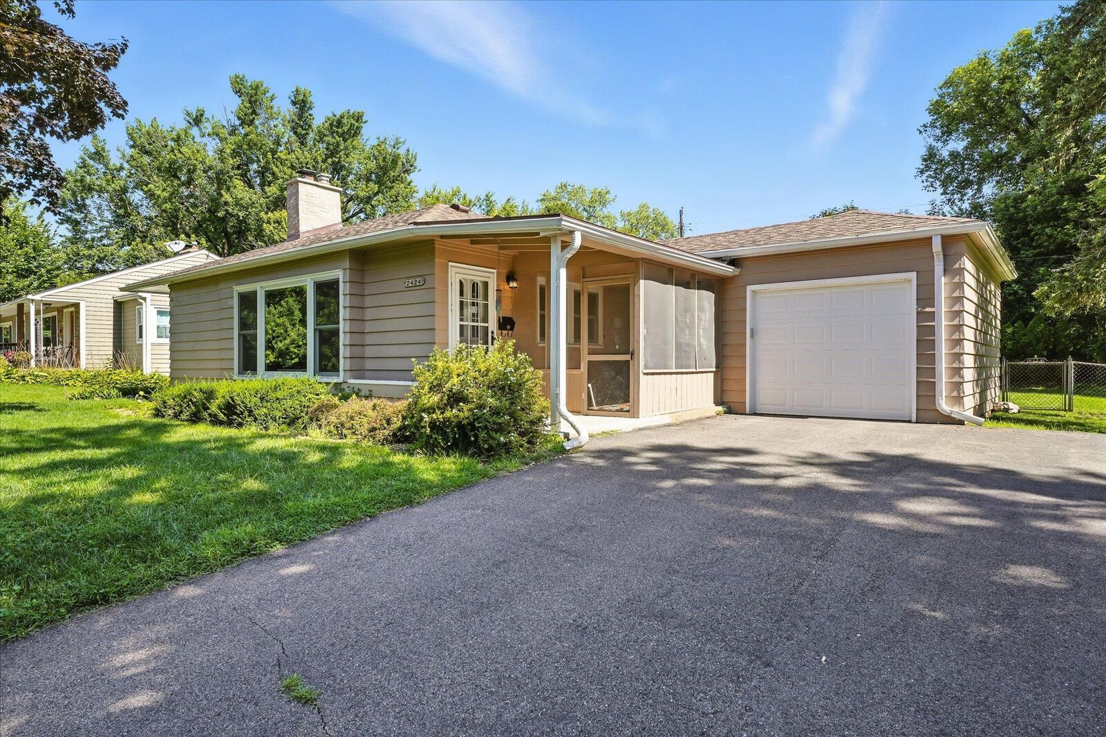 Property Photo: 2424 Byrd Avenue N MN 55422