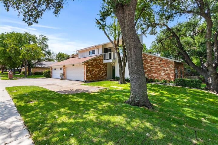 Property Photo: 1707 Marsh Lane TX 75006