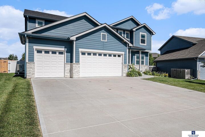 Property Photo: 7633 Kilpatrick Parkway NE 68007